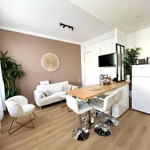 nice-appartement-t3-rnov-de-50-m2.fr-provencehotel.com/